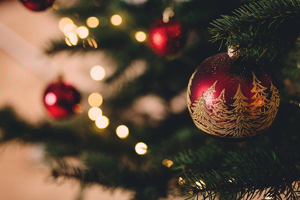 19914472_web1_christmas-tree-with-baubles-717988