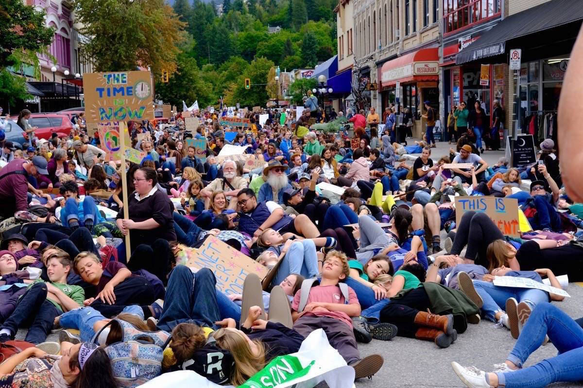 19958474_web1_Die-in---Bill-Metcalfe