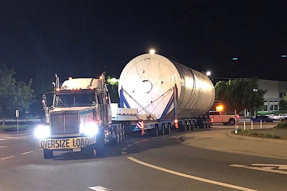 20037625_web1_20200106-BPD-Oversized-truck-MOTI