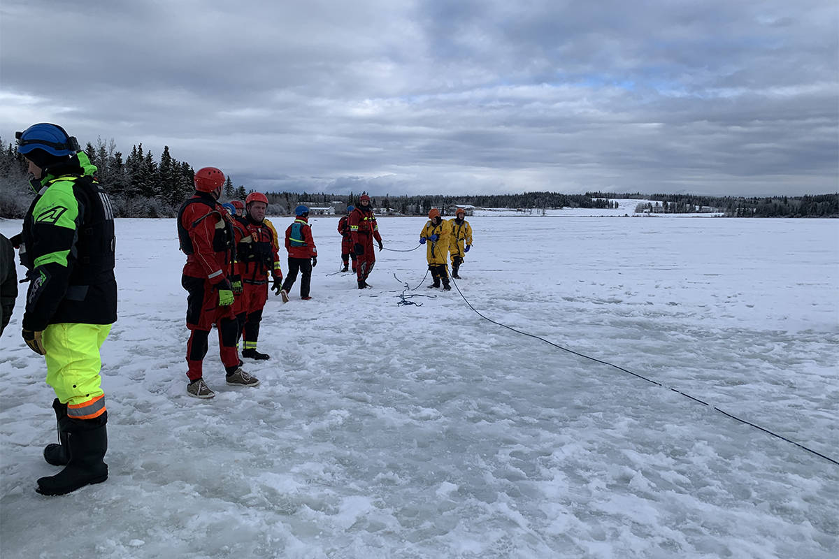 20399208_web1_200205-WLT-CCSAR-Ice-rescue-training-Dugan_4