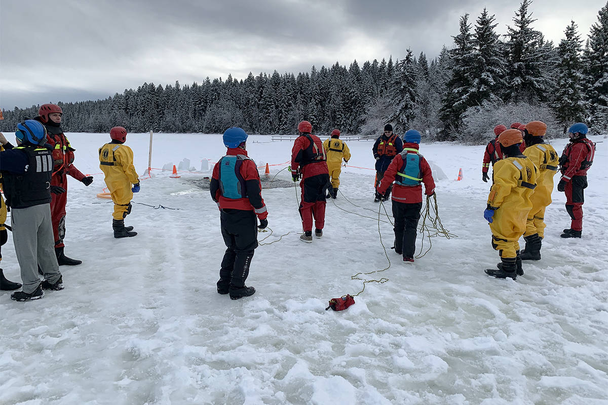 20399208_web1_200205-WLT-CCSAR-Ice-rescue-training-Dugan_5