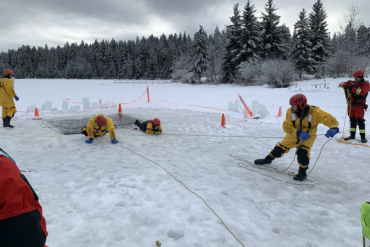 20399208_web1_200205-WLT-CCSAR-Ice-rescue-training-Dugan_7