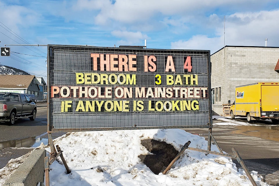 20514434_web1_200212-WLT-Pothole-Repair-Sign_1