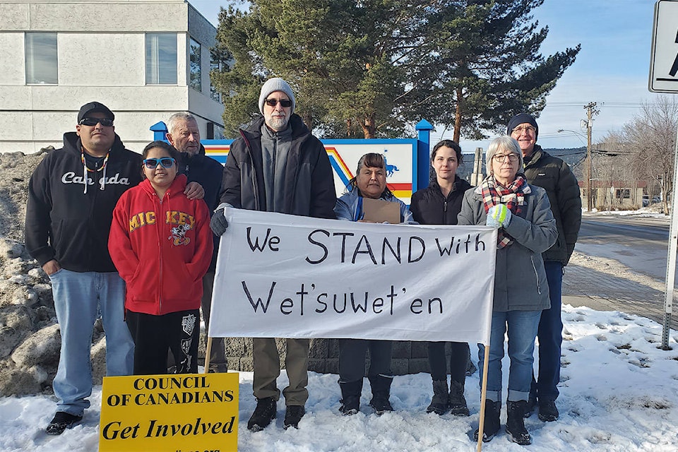 20527679_web1_200214-WLT-Protest-Wetsewet-en-WilliamsLake-photos_1