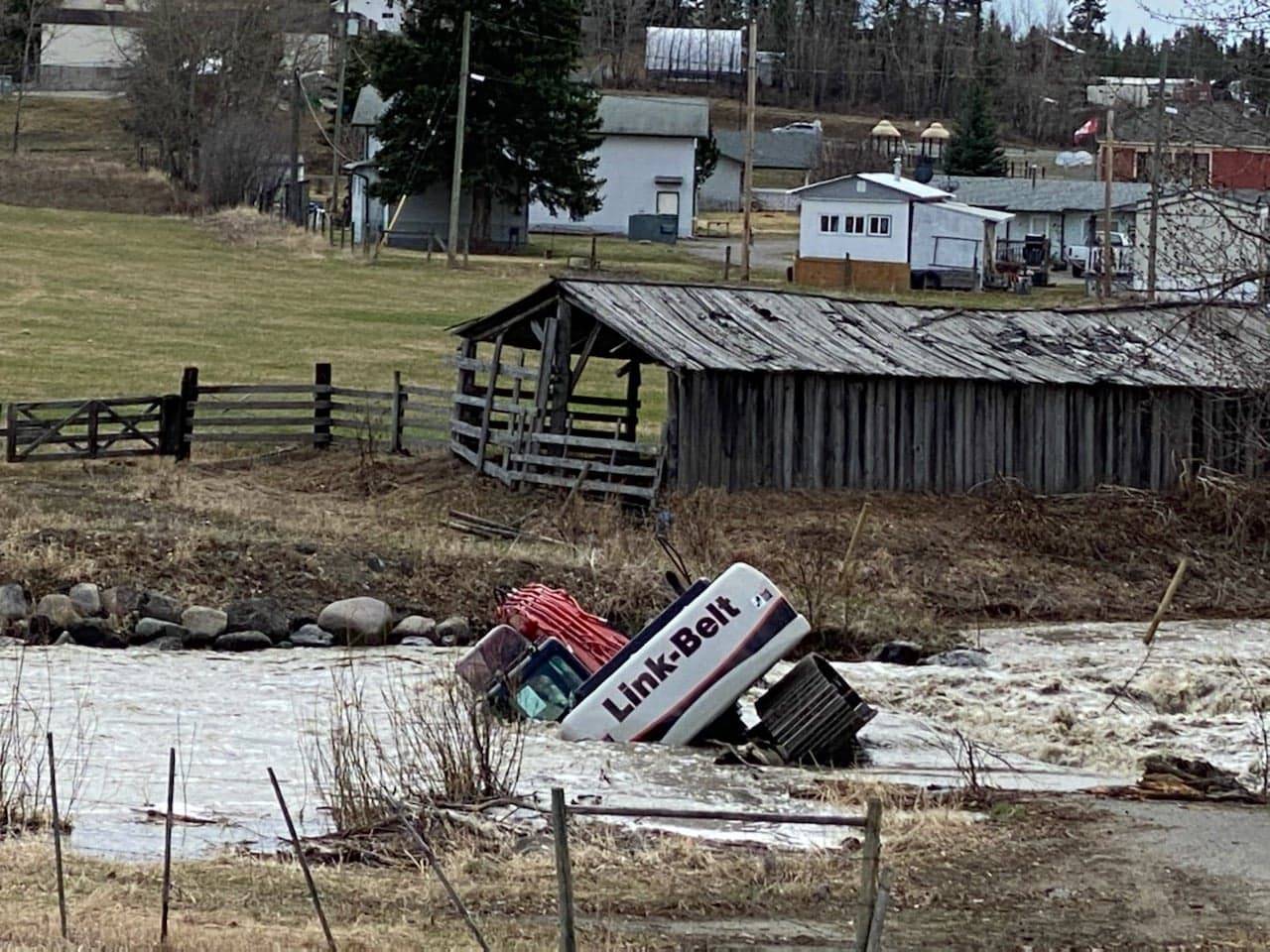 21348324_web1_200422-WLT-TemporaryRoad-excavator_1