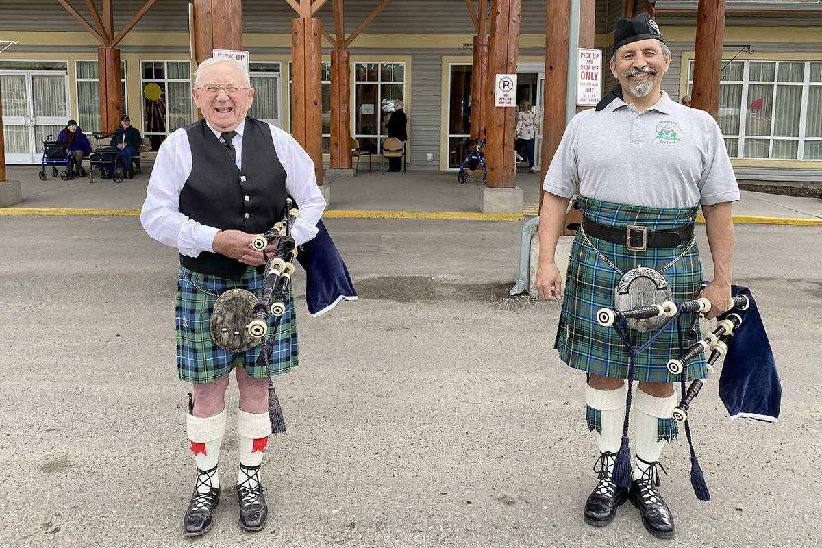 21437530_web1_copy_200506-WLT-pipers-at-wl-seniors-village-dougwhite_1