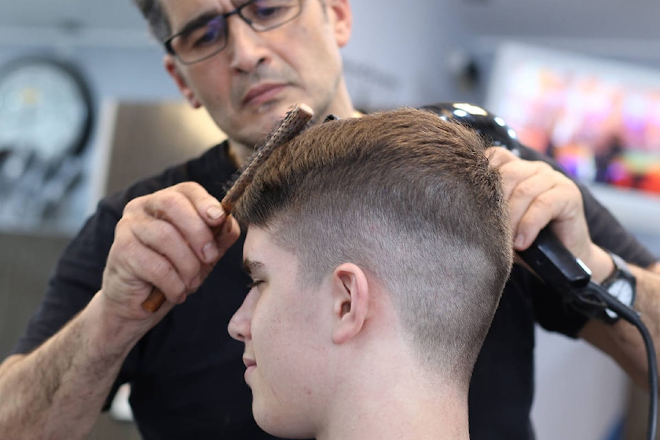 21441080_web1_pikrepo-barber