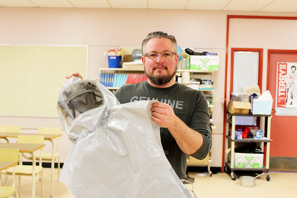 21452264_web1_200506-WLT-Columneetza-Hospital-HazmatSuit-NickMacDonald_1