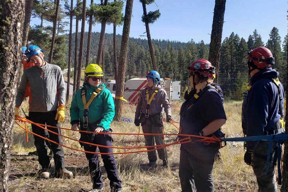 22282346_web1_200730-WLT-CCSAR-Hangglider_1