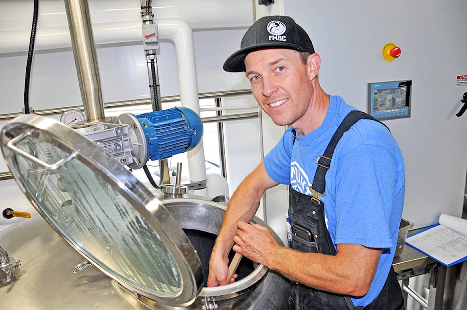 22344363_web1_200806-WLT-FoxMountainBrewGO