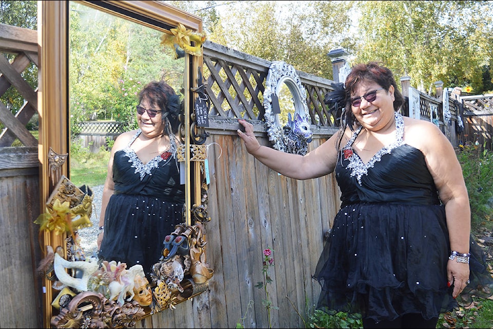 Brenda Gardiner shares her beautiful mirrors during the Art in my Park show and sale Saturday, Sept. 26 as part of Quesnel’s Culture Days celebrations. (Lindsay Chung Photo - Quesnel Cariboo Observer)