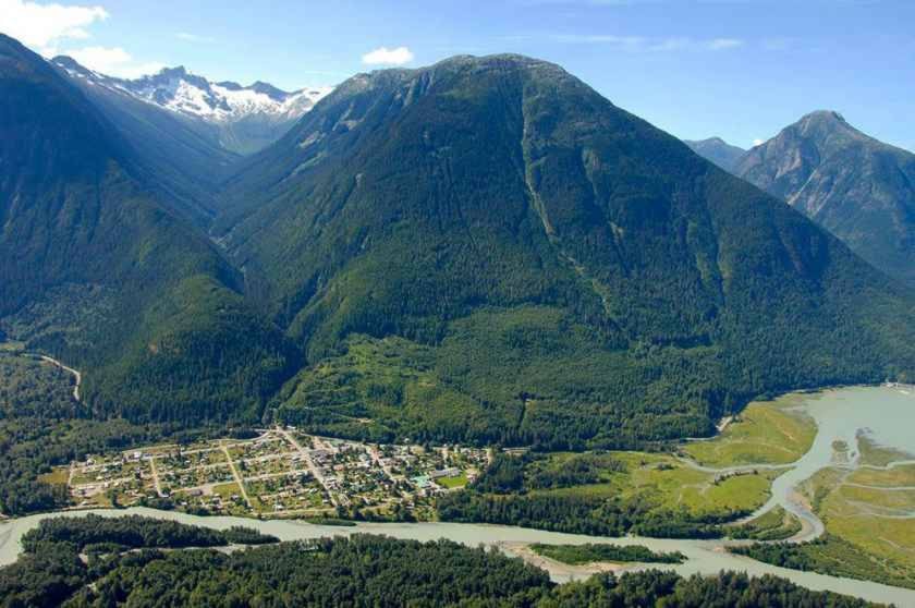 23915452_web1_Qumkuts-Village-located-at-the-mouth-of-the-Bella-Coola-River-SFU-Northwest-Village-Project-840x558