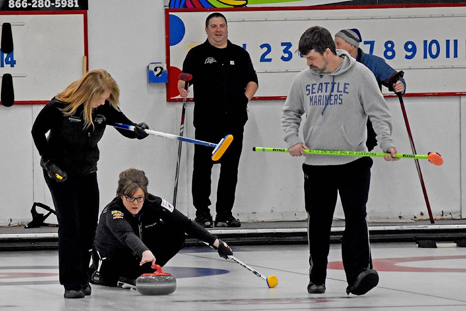 23953709_web1_200309-WLT-MixedBonspiel2