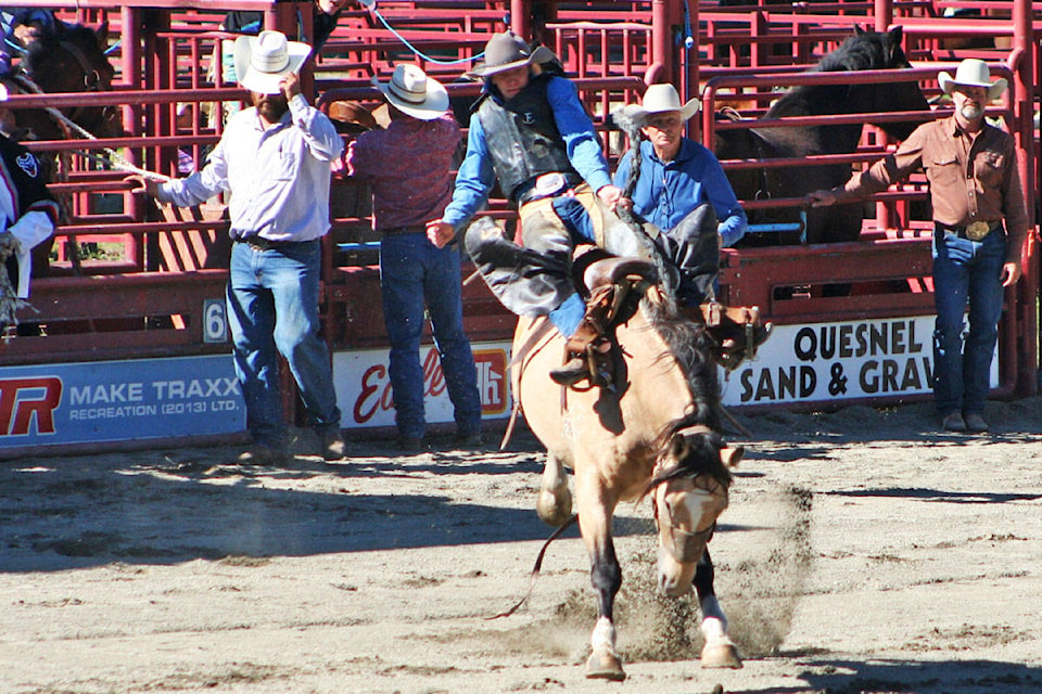 24494463_web1_200908-QCO-HSRodeo-People_4