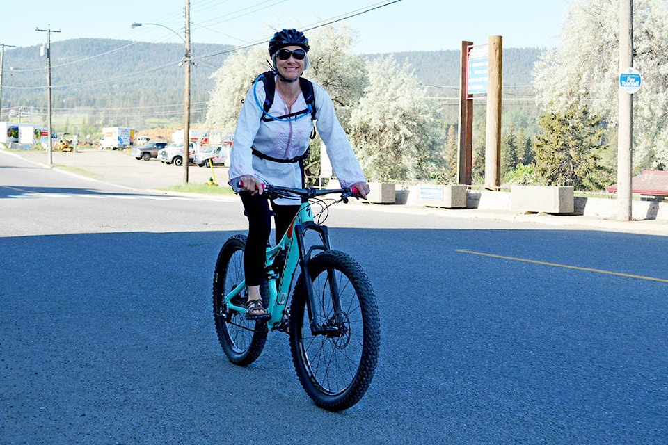 25309342_web1_180525-WLT-Cyclist2