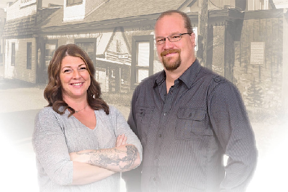26808257_web1_211001-WLT-SmallBusinessWeek-CrosinaRealty-williamslake_1