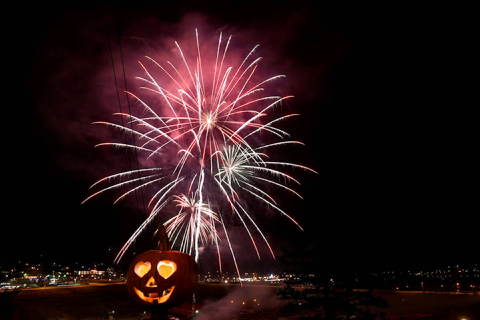 The city of Williams Lake put on a show during the 42nd Annual Williams Lake Halloween Fireworks display. (Ruth Lloyd photo - Williams Lake Tribune)