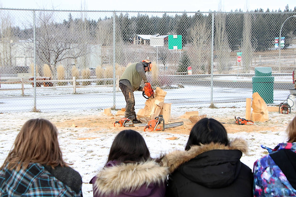 Spirit Carver Dean Gilpin demonstrates his skills at 100 Mile Elementary last Wednesday. (Patrick Davies photo - 100 Mile Free Press)