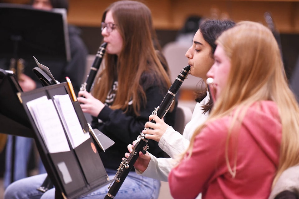 Senior concert band musicians Veronica Keats, from left on clarinet, Iknoop Bassi, also on clarinet and Heidi Van Beers on flute, practice in preparation for their final concert of the year. (Ruth Lloyd photo - Efteen)
