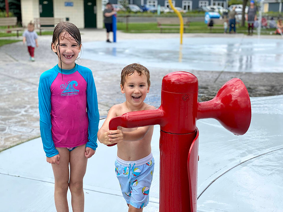 29742534_web1_200714-WLT-photo-sprinkler-kids-waterpark_1