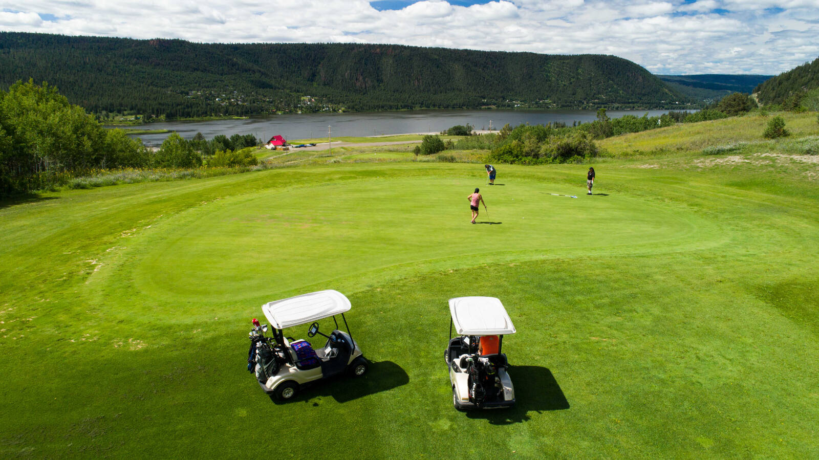 Enjoy a round of golf at Coyote Rock, on the Texelcemc traditional territory, offering stunning views of Williams Lake and the San Jose River Valley.