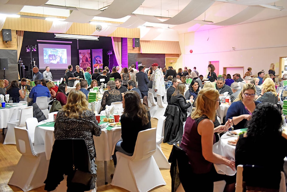 30327045_web1_181014-WLT-BizAwards13