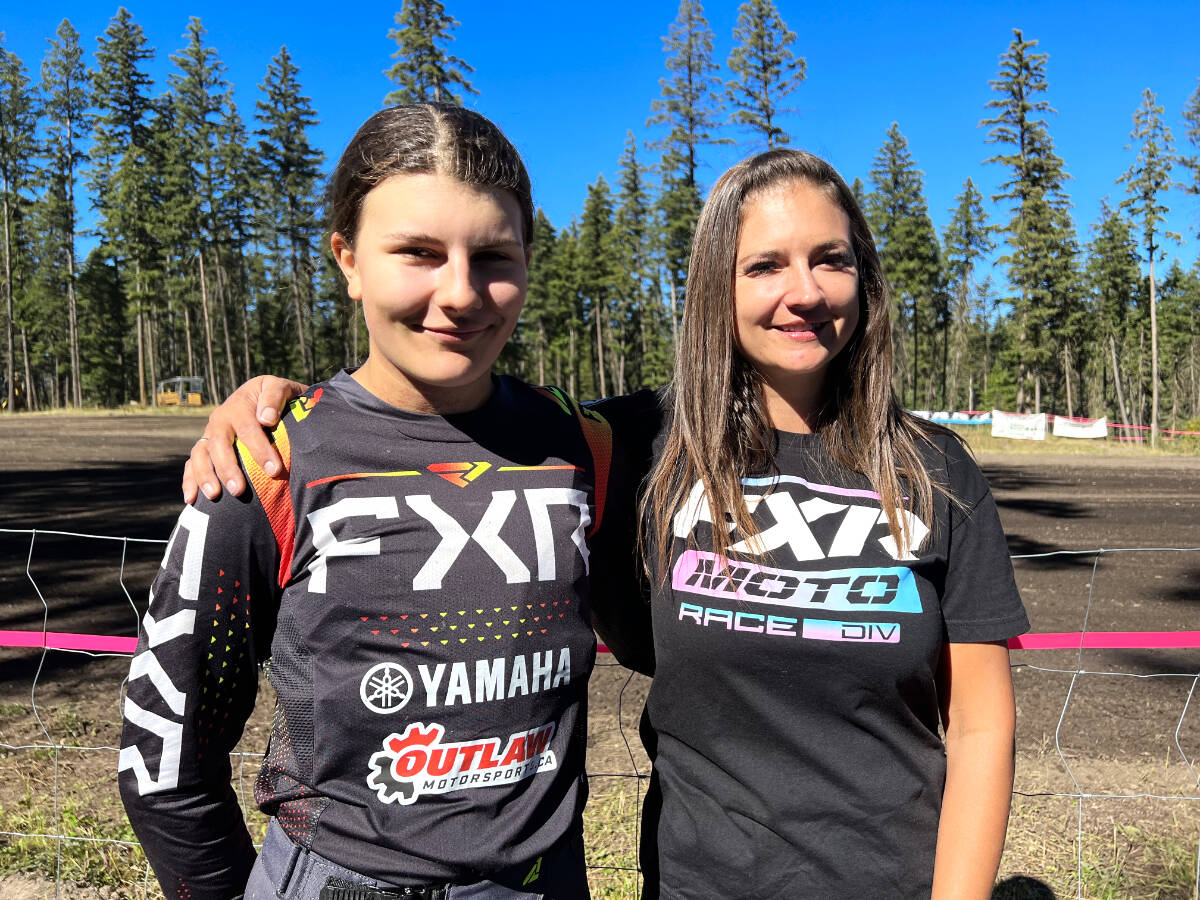 30402622_web1_220922-WLT-moto-cross-girl-casual-country-racing_1