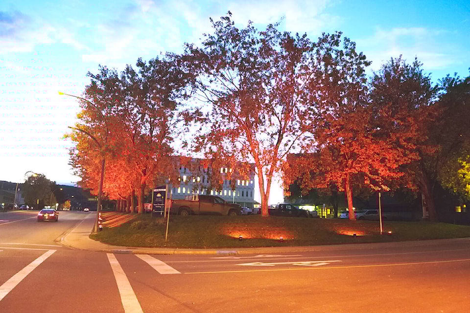 30477792_web1_220929-WLT-ORANGE-lights-government-building_1