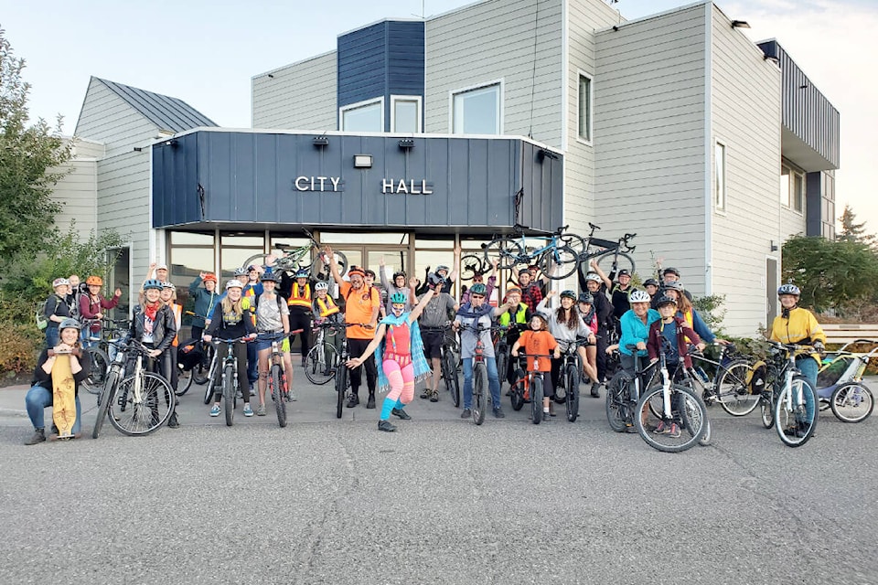 The Critical Mass group ride on Oct. 14 made a stop at city hall in Williams Lake. . (Monica Lamb-Yorski photo - Williams Lake Tribune)
