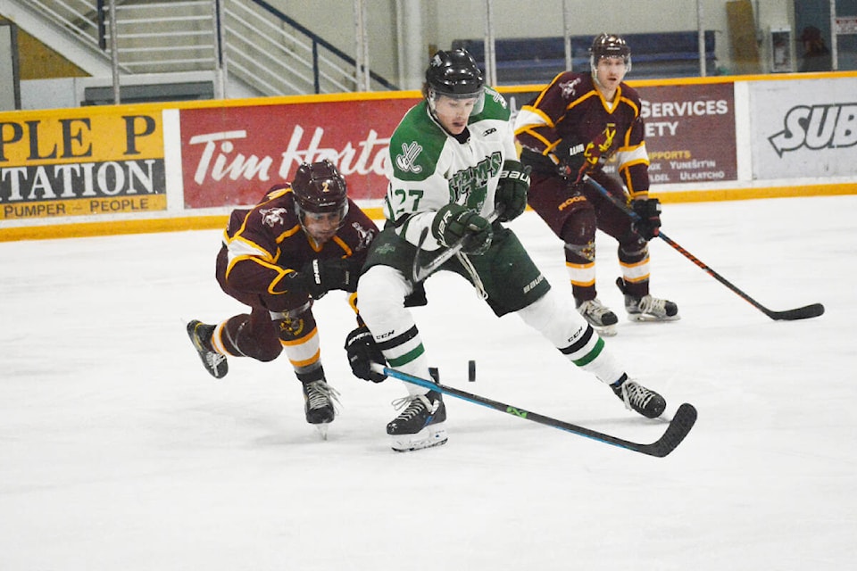 Williams Lake Stampeders forward Cole Zimmerman leans in for the puck against his Quesnel Kangaroos opponent Saturday, Jan. 7 during a home game. (Monica Lamb-Yorsk photo - Efteen)