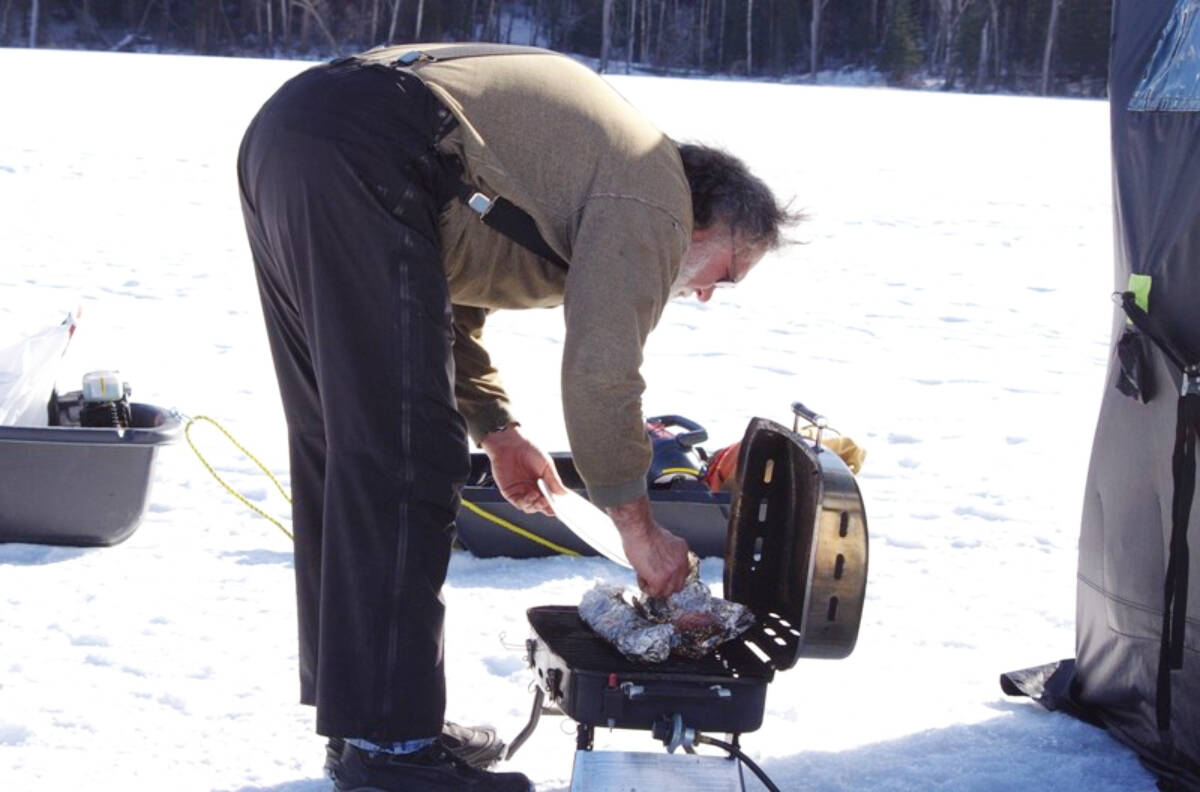 31578782_web1_220112-OMH-Ice-Fishing_6