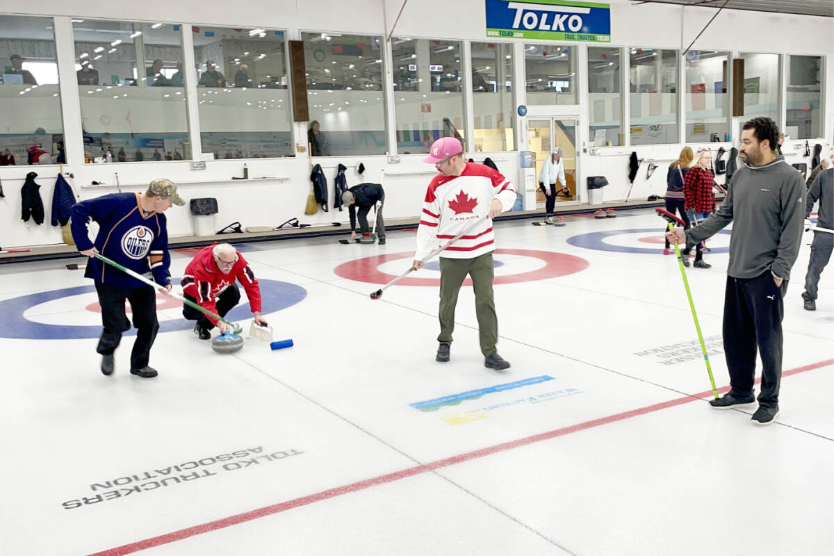 31771890_web1_230209-WLT-Curling-Bonspiel_11