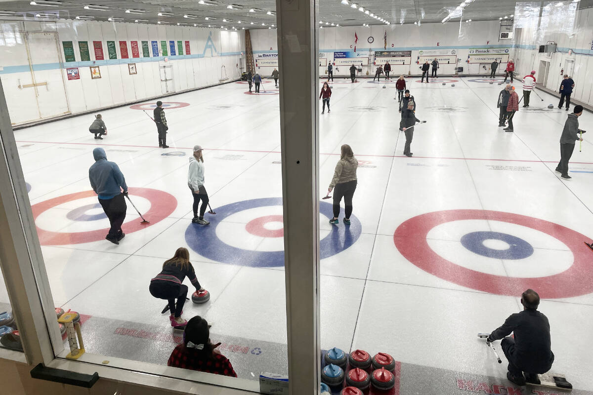 31771890_web1_230209-WLT-Curling-Bonspiel_9