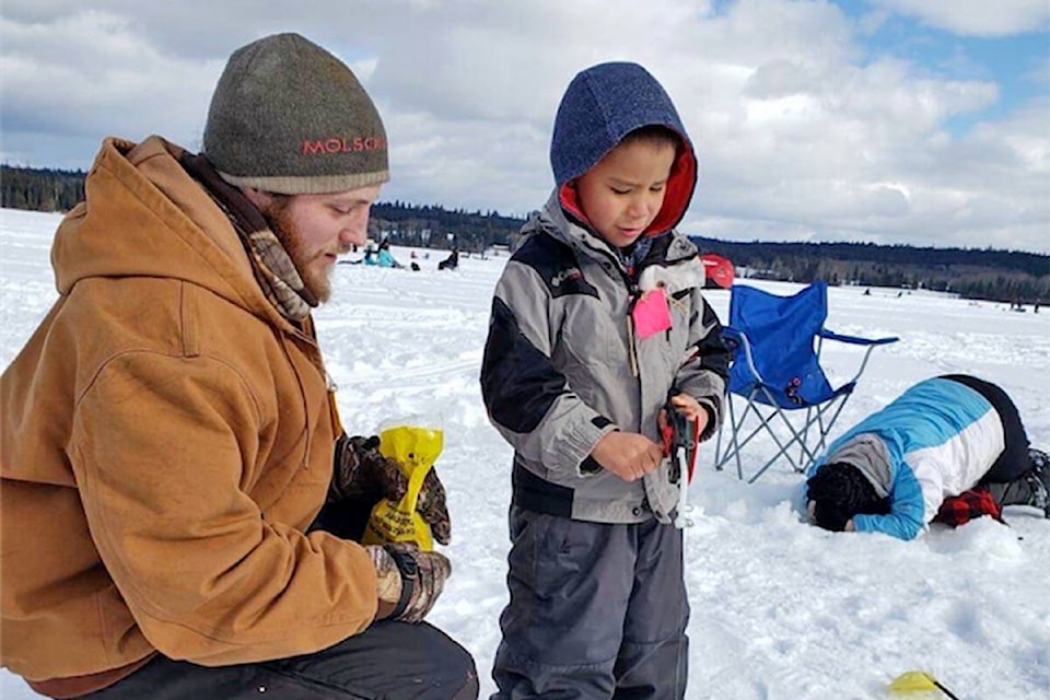 31806597_web1_200220-WLT-DuganLake150MileIceFishingDerby-ICEFISHING_1