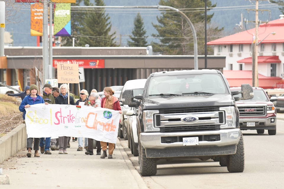 31857420_web1_220331-WLT-ClimateStrike_1