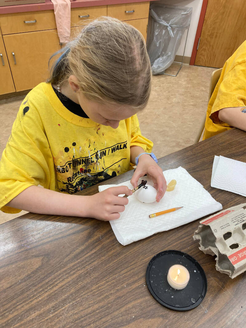32368818_web1_230409-WLT-EasterEggmaking-TatlaSchool-_2