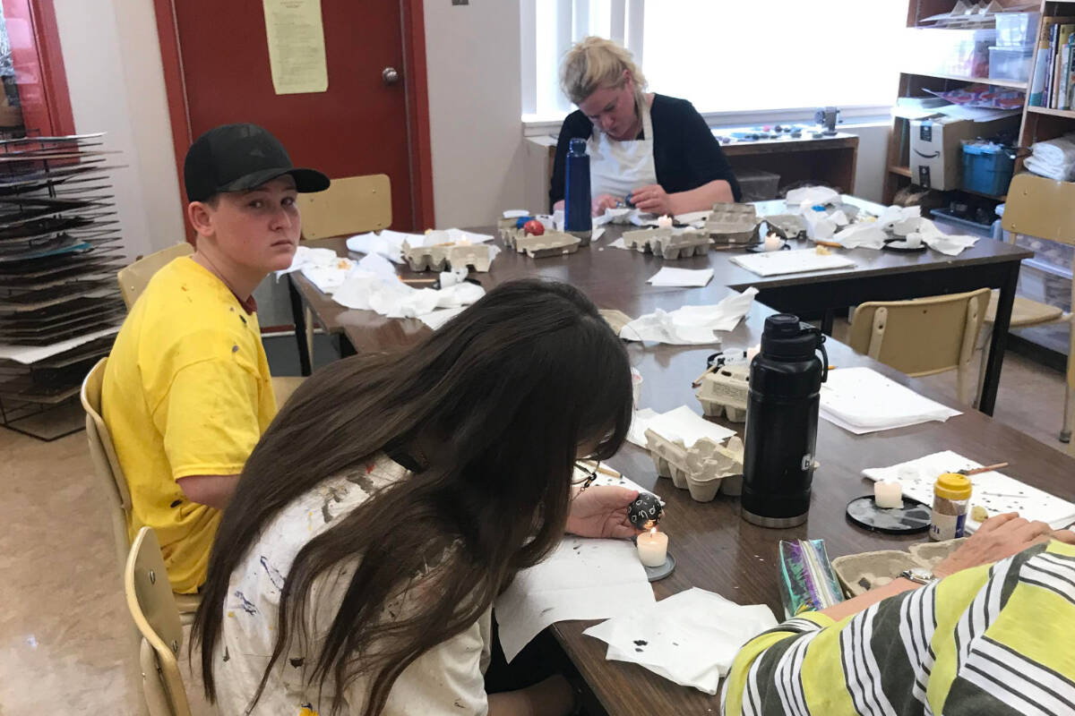 32368818_web1_230409-WLT-EasterEggmaking-TatlaSchool-_3