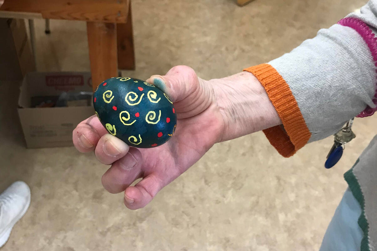 32368818_web1_230409-WLT-EasterEggmaking-TatlaSchool-_6