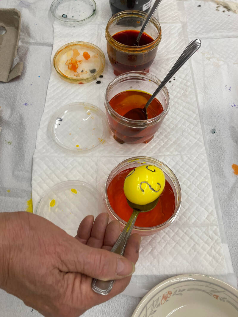 32368818_web1_230409-WLT-EasterEggmaking-TatlaSchool-_7