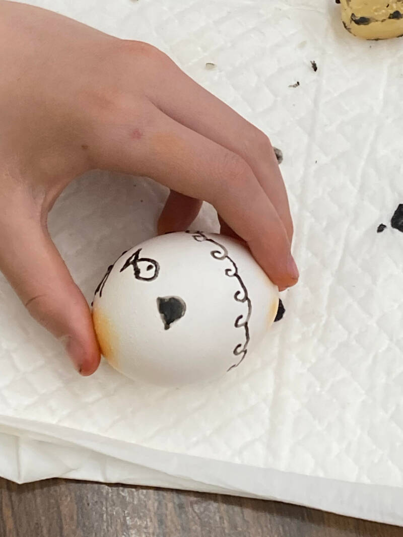 32368818_web1_230409-WLT-EasterEggmaking-TatlaSchool_10