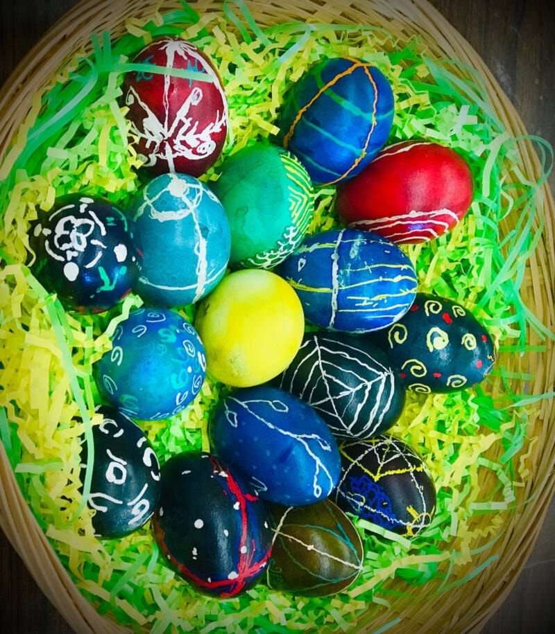 32368818_web1_230409-WLT-EasterEggmaking-TatlaSchool_2