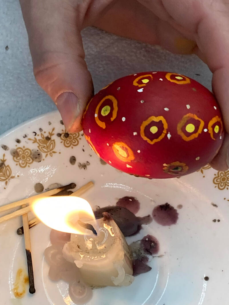 32368818_web1_230409-WLT-EasterEggmaking-TatlaSchool_3