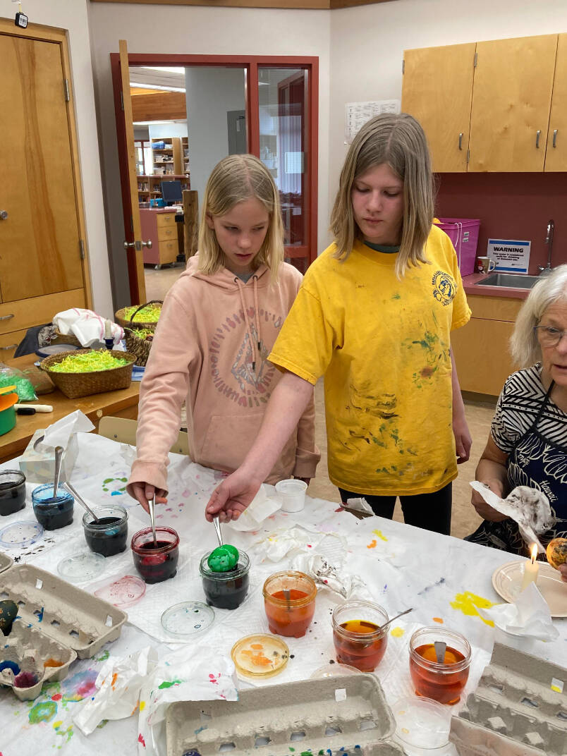 32368818_web1_230409-WLT-EasterEggmaking-TatlaSchool_5