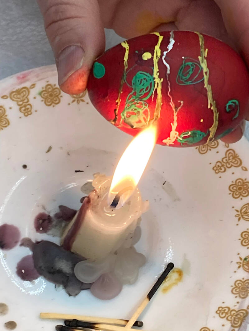 32368818_web1_230409-WLT-EasterEggmaking-TatlaSchool_9