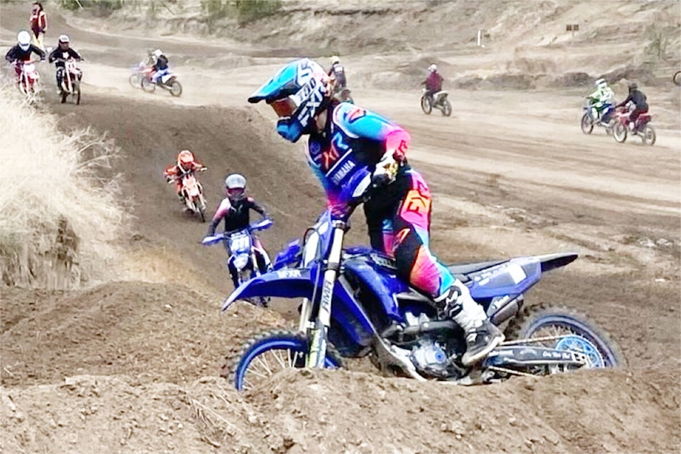 32552190_web1_230504-WLT-Moto-X_1