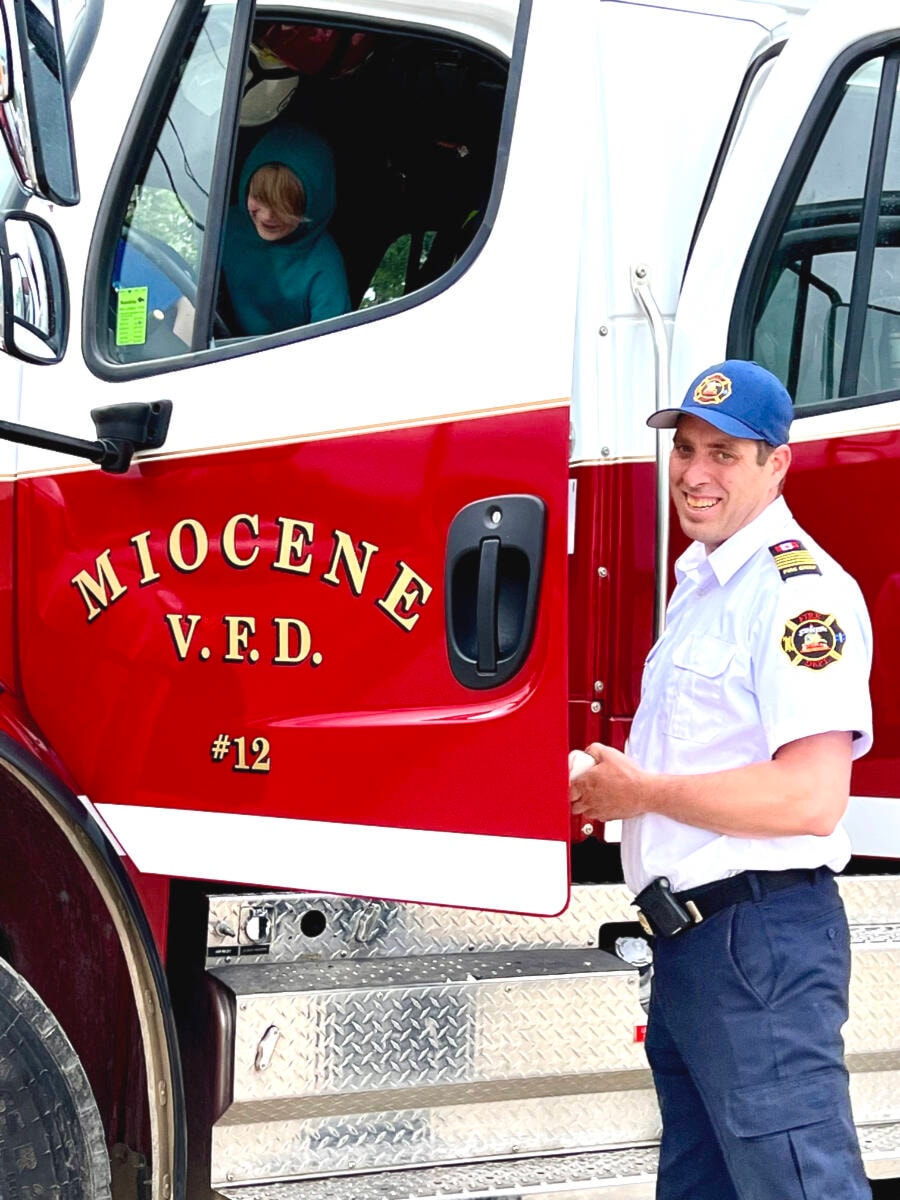 32656693_web1_230511-WLT-CaribooFireCentre-OpenHouse-cfc_3
