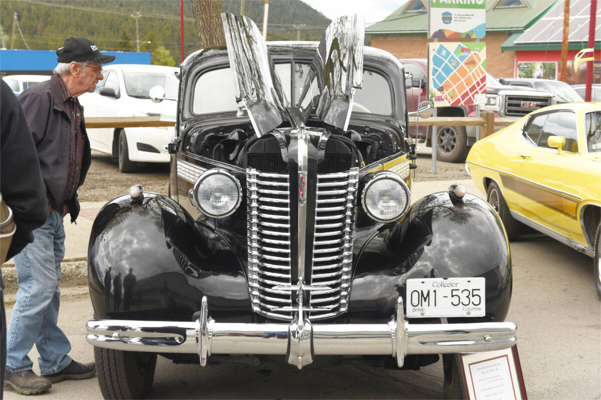 32725400_web1_220602-WLT-Lakers-Car-Club-Show-and-Shine_7