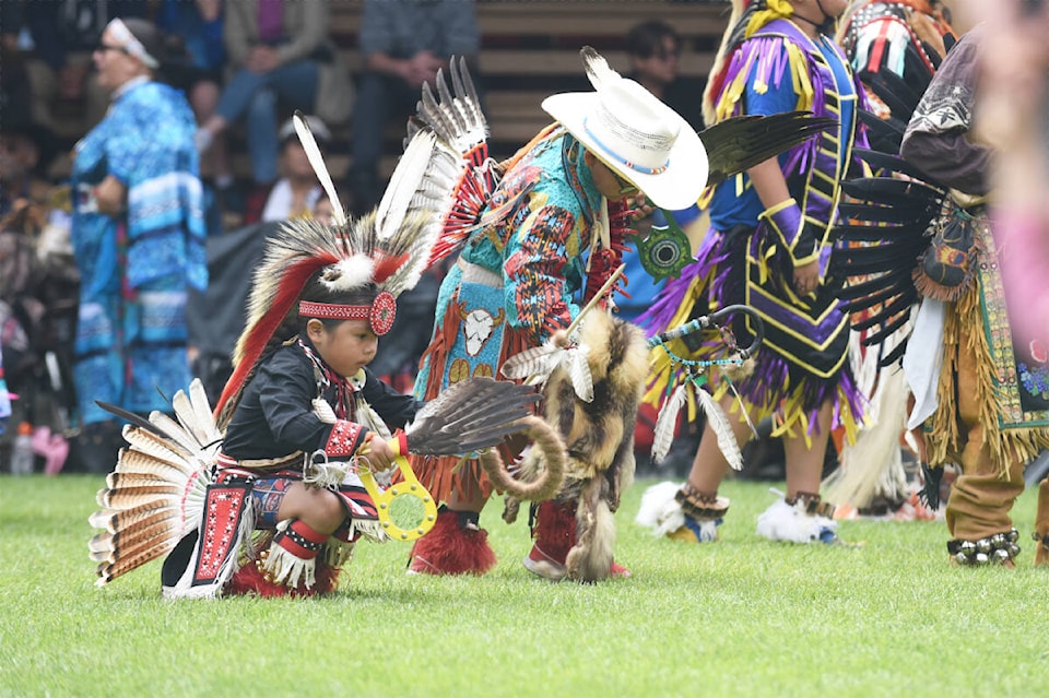 33063575_web1_230622-WLT-Fathers-Day-Pow-wow_26
