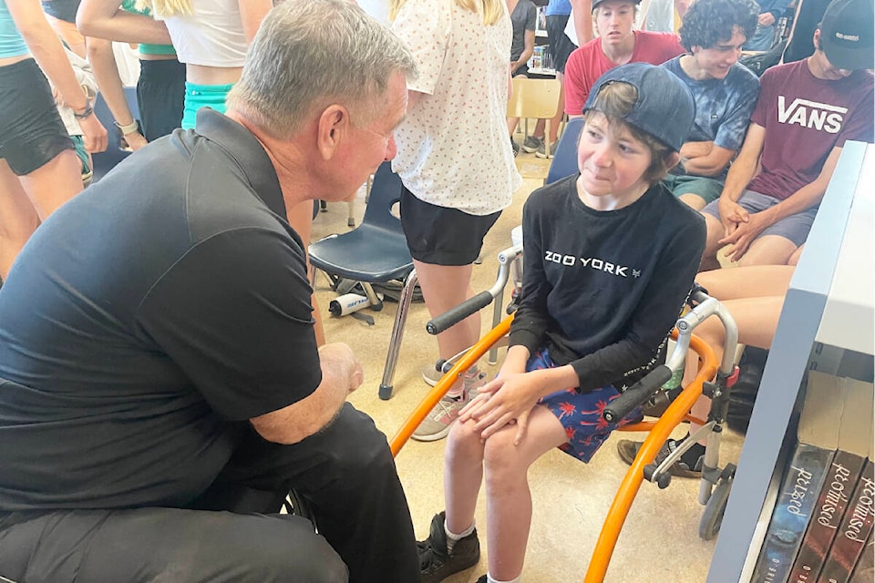 Rick Hansen spends a moment connecting with Grade 9 student Kaleb Paulson, who has been inspired by Hansen to believe in his own abilities. (Ruth Lloyd photo - Williams Lake Tribune)