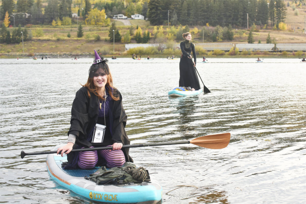 34081561_web1_231005-WLT-Witches-Paddle_12